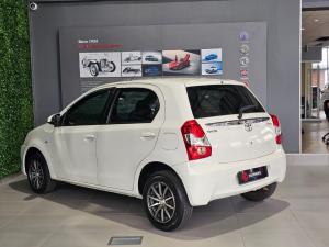 Toyota Etios hatch 1.5 Xs Sport - Image 3