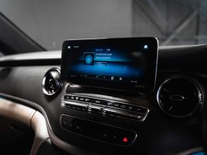 Mercedes-Benz V-Class V300d Avantgarde AMG Line - Image 11