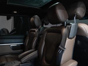 Mercedes-Benz V-Class V300d Avantgarde AMG Line - Image 17