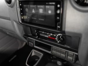 Toyota Land Cruiser 79 4.2D double cab - Image 14