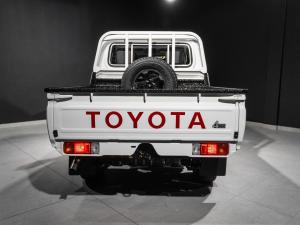 Toyota Land Cruiser 79 4.2D double cab - Image 4