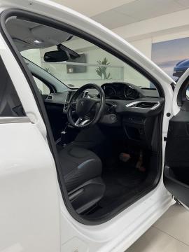 Image Peugeot 208 5-door 1.6 Allure auto