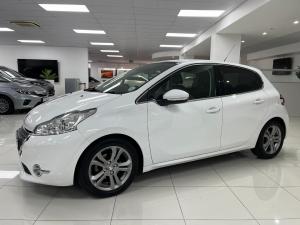 Peugeot 208 5-door 1.6 Allure auto - Image 1