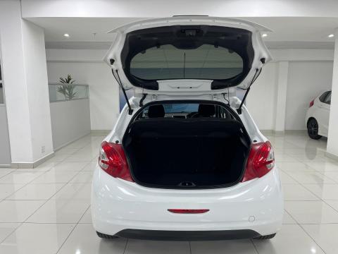 Image Peugeot 208 5-door 1.6 Allure auto