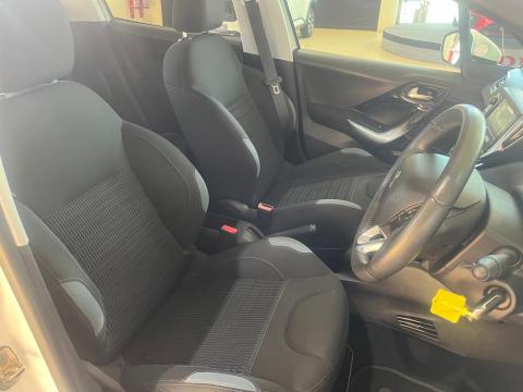 Image Peugeot 208 5-door 1.6 Allure auto