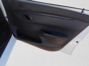 Renault Kwid 1.0 Techno auto - Image 13