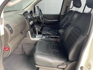 Nissan Navara 2.5dCi double cab LE auto - Image 11
