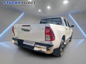 Toyota Hilux 2.4GD-6 double cab 4x4 Raider manual - Image 3