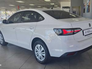 Volkswagen Polo sedan 1.6 manual - Image 3