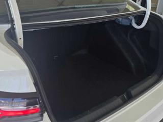 Volkswagen Polo sedan 1.6 manual