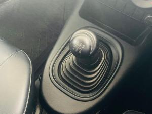 Toyota Hilux 2.0 single cab S (aircon) - Image 13