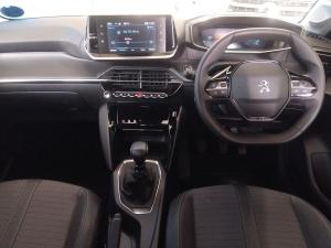 Peugeot 208 1.2T Allure manual - Image 12