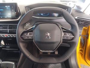 Peugeot 208 1.2T Allure manual - Image 13