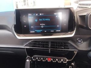 Peugeot 208 1.2T Allure manual - Image 15