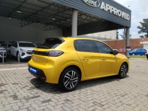 Peugeot 208 1.2T Allure manual - Image 16
