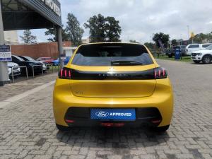 Peugeot 208 1.2T Allure manual - Image 17