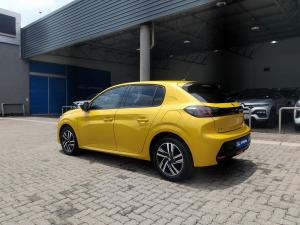 Peugeot 208 1.2T Allure manual - Image 18