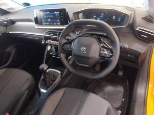Peugeot 208 1.2T Allure manual - Image 7