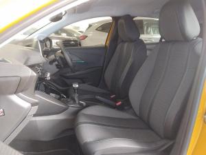 Peugeot 208 1.2T Allure manual - Image 9