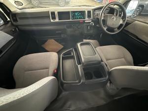 Toyota Hiace 2.5D-4D bus 14-seater GL - Image 6