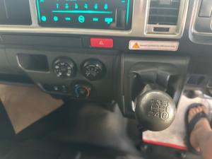 Toyota Hiace 2.5D-4D bus 14-seater GL - Image 10