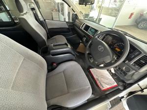 Toyota Hiace 2.5D-4D bus 14-seater GL - Image 13