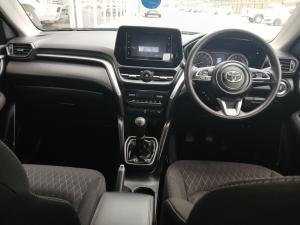 Toyota Urban Cruiser 1.5 XR manual - Image 6