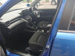 Toyota Urban Cruiser 1.5 XR manual - Image 7