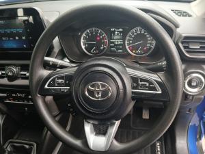 Toyota Urban Cruiser 1.5 XR manual - Image 8