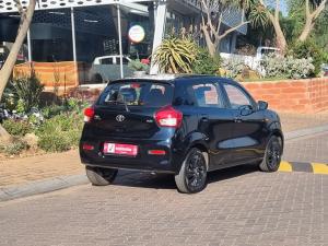 Toyota Vitz 1.0 XR manual - Image 2