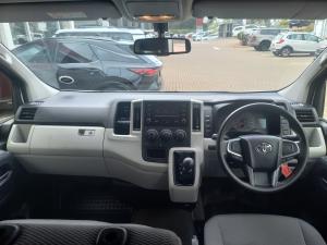 Toyota Quantum 2.8 LWB crew cab manual - Image 6