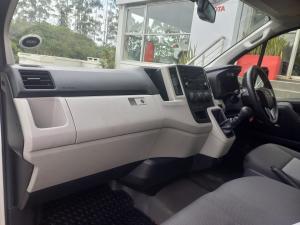 Toyota Quantum 2.8 LWB crew cab manual - Image 7