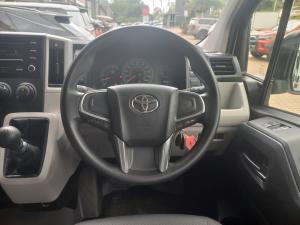 Toyota Quantum 2.8 LWB crew cab manual - Image 8