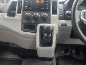 Toyota Quantum 2.8 LWB crew cab manual - Image 12