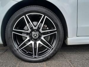 Mercedes-Benz V-Class V250d Avantgarde AMG Line - Image 3