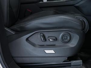 Volkswagen Touareg V6 TDI Executive R-Line - Image 12