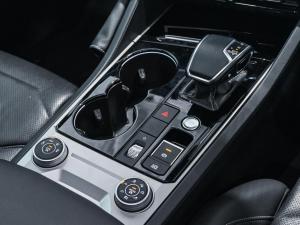 Volkswagen Touareg V6 TDI Executive R-Line - Image 23