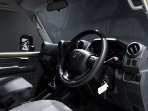 Toyota Land Cruiser 79 2.8GD-6 single cab auto - Image 13