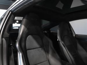 Porsche 911 Carrera GTS coupe - Image 9