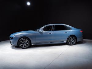 BMW 7 Series 740i - Image 18
