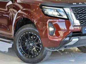 Nissan Navara 2.5DDTi double cab LE Plus - Image 8