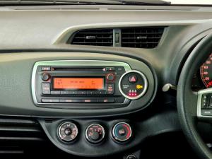 Toyota Yaris 5-door 1.3 Xi - Image 13