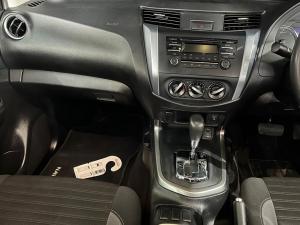 Nissan Navara 2.5DDTi double cab SE Plus auto - Image 9