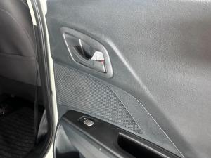 Mahindra XUV300 1.2T W6 - Image 9