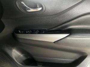 Nissan Navara 2.5DDTi double cab LE Plus 4x4 - Image 7