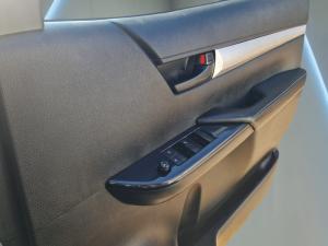 Toyota Hilux 2.4GD-6 double cab 4x4 Raider manual - Image 13