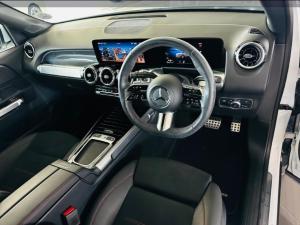 Mercedes-Benz GLB GLB220d 4Matic Progressive - Image 3