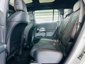 Mercedes-Benz GLB GLB220d 4Matic Progressive - Image 6