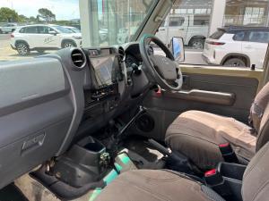 Toyota Land Cruiser 79 4.5D-4D LX V8 single cab - Image 7