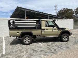 Toyota Land Cruiser 79 4.5D-4D LX V8 single cab - Image 3